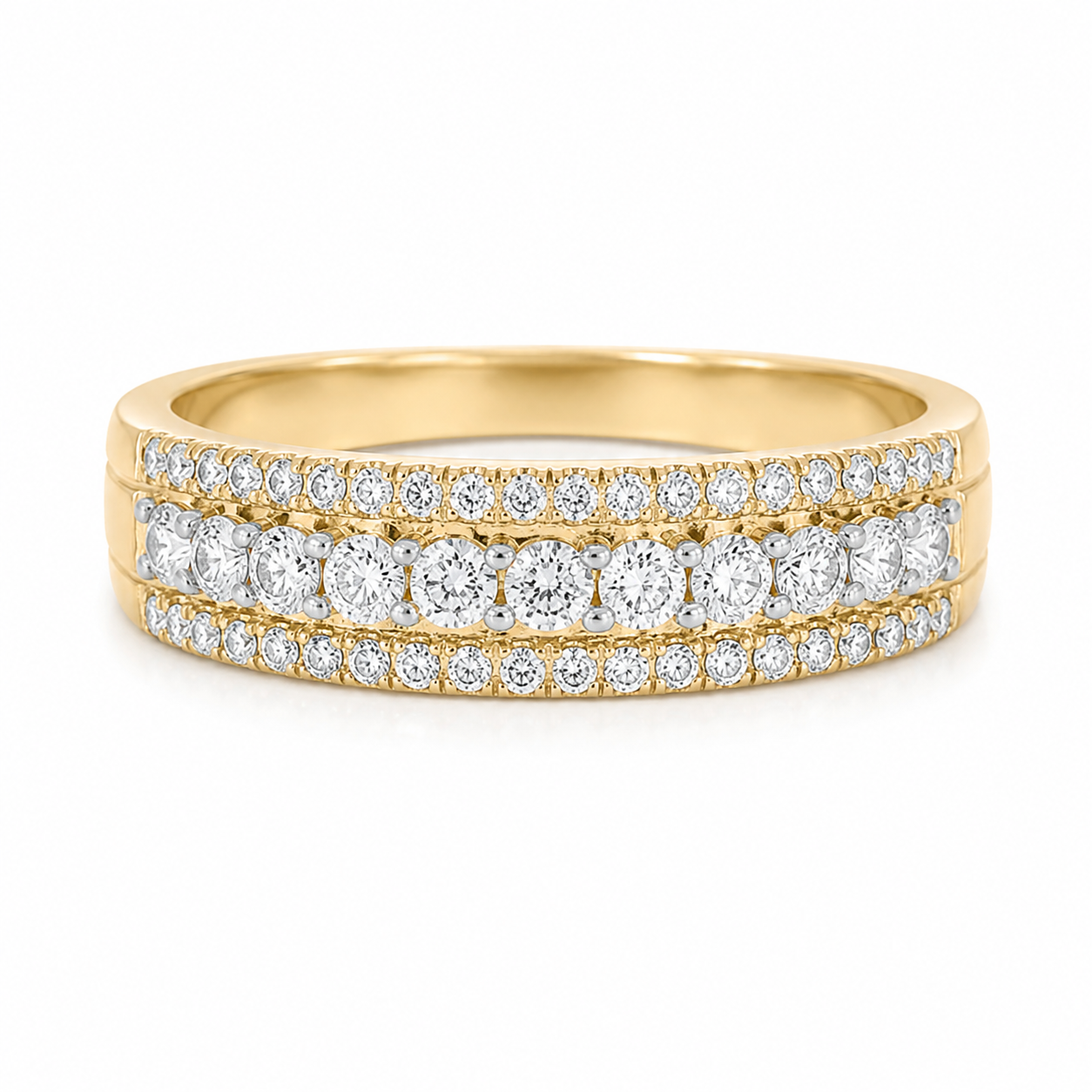 Anillo Oro Amarillo con Triple Línea de Diamantes